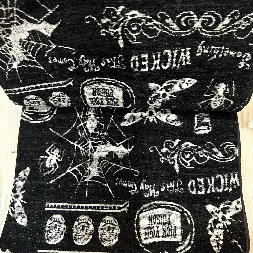 Halloween Table Runner - Picture 2 of 5